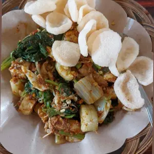 Sarapan pagi lok na, yokk gaes di order di jamin enakk poll