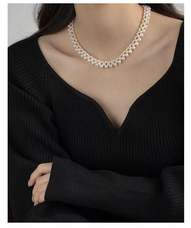 Product Introduction of LIVIA-Pure hand-woven pearl necklace. It's an authentic product. Made of S925 silver, it's a high-end collarbone chain that can cover scars. It's a neck chain 6