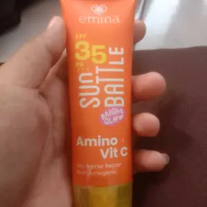 Emina Sun Battle Bright Glow SPF 35 PA+++ - Sunscreen Serum Amino Vitamin C - Cerah, Ringan, Hydrating [Teruji In Vivo] Non acnegenic & Non Comedogenic. Cocok semua jenis kulit