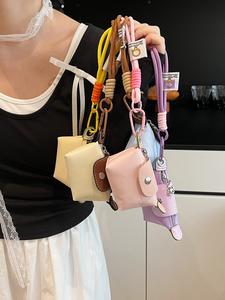 Llavero de cuero con adorno para auriculares, regalo del Día de la Madre, diseño de dibujos animados, ideal para bolsas y mochilas, uso en todas las estaciones
