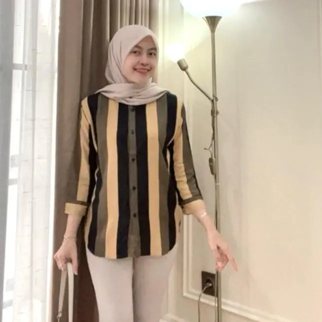 Kemeja Wanita Rayon Moltif Oversize / Daily Top Salur Lengan 7/8 Terbaru 0