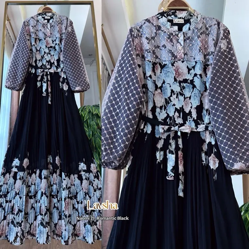 Naomi 21. Romantic black