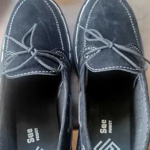 DOPE Sepatu Loafers Docmart Formal Casual Pantofel Kerja Pria Hitam dengan Desain Formal dan Casual