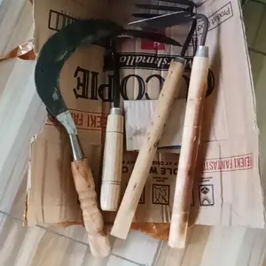 PROMO Paket berkebun isi 4pcs - Cangkul rumput - garuk sampah kecil - Koret rumput -Sabit multifungsi