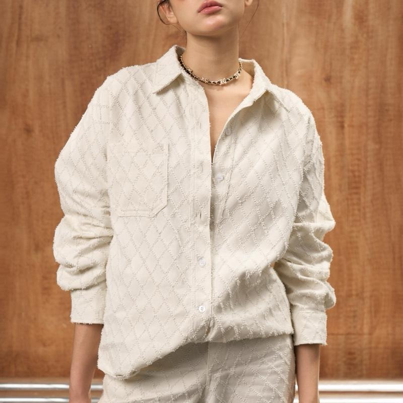 GIẶT RIÊNG 2-3 LẦN VỚI NƯỚC LẠNH Berries | Gwen Set | Set jean hoạ tiết sơmi kèm quần ống loe nhẹ