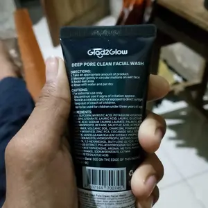 Glad2Glow Deep Pore Clean Facial Wash Pembersih Wajah Charcoal Volcanic Soil BHA  Salicylic Acid Deep Cleansing Minyak Berlebih Kotoran Jerawat Blackhead Exfoliate Gentle Foam Non Drying Non Irritating Untuk Kulit Berminyak G2G Cleanser