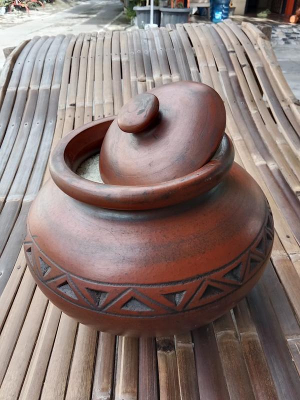 gentong beras grabah kendil beras tempat beras tanah liat 5 kg Free Packing Kayu 1