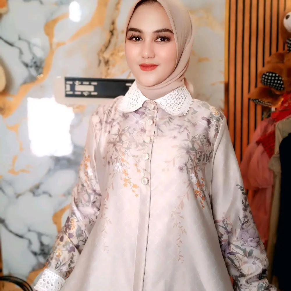 gamis slik kerah brukat kancing hidup bahan lembut halus gamis lebaran