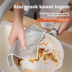 Pembersih piring perak kawat berduri yang dihaluskan dengan kain pel tebal di kedua sisi dan peralatan dapur bola baja yang tidak menggunakan minyak untuk membersihkan kain