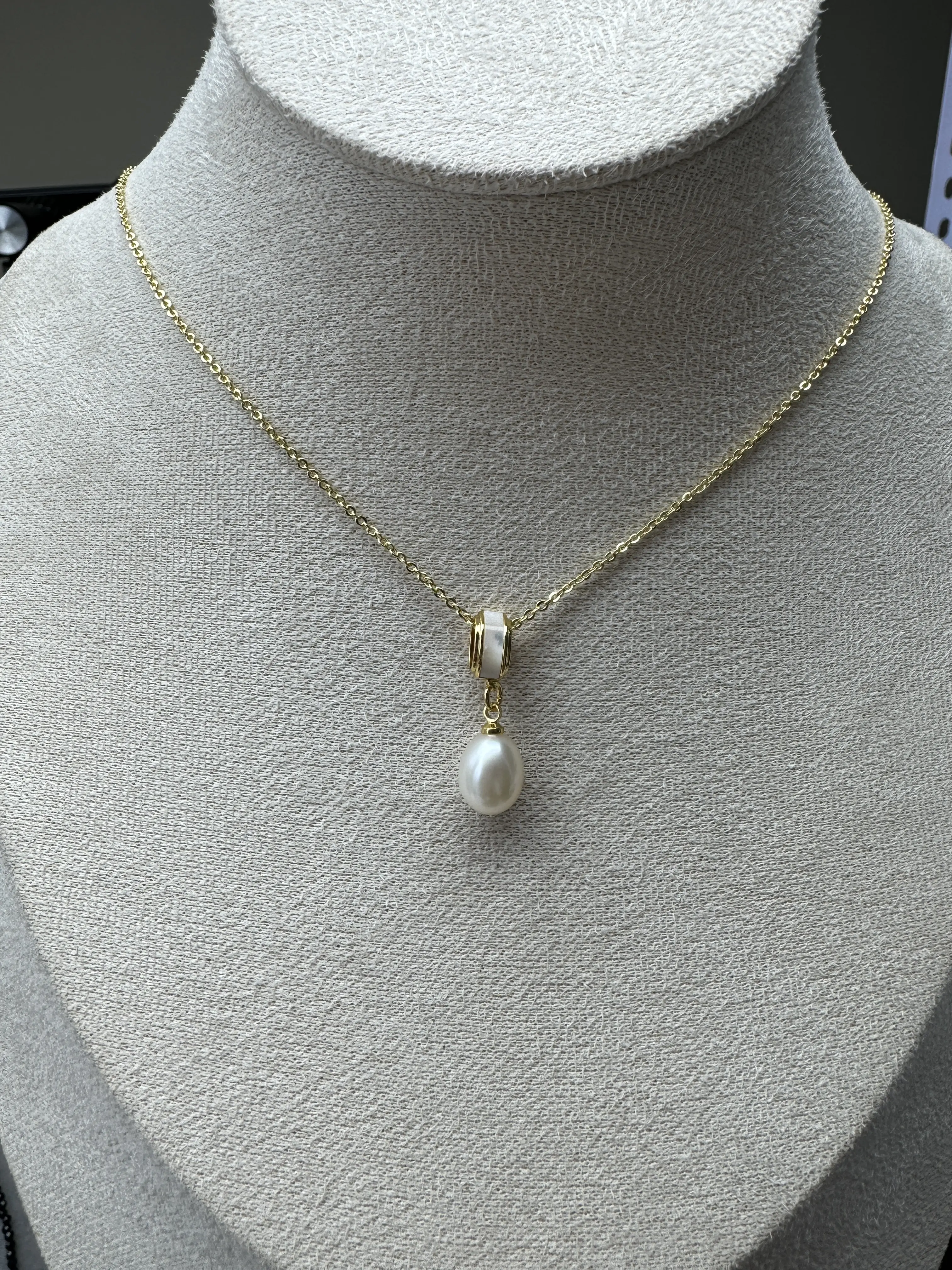 7-8mm freshwater pearl teardrop-shaped white pearl pendant