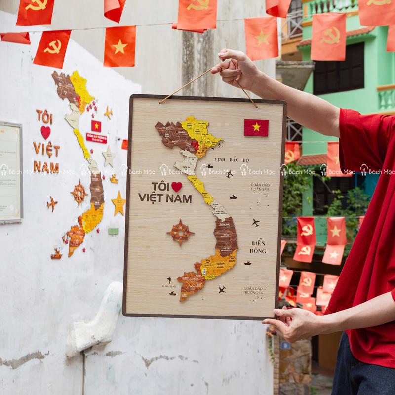 Affiliate Bản đồ gỗ Việt Nam có đủ tên tỉnh cũ và biển số xe có 2 loại : dán tường chưa lắp treo tường đã lắp sẵn