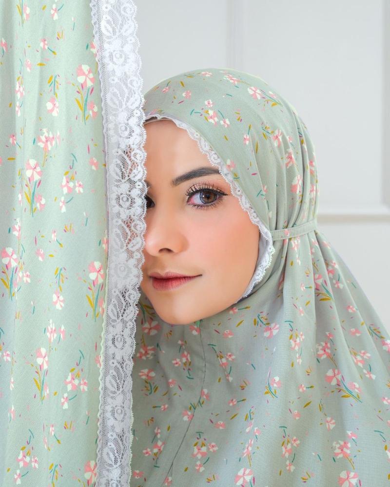 Product Introduction of Mukena Rayon Premium Model 2in1 Ramadhan 2025 Bunga Katun Motif Dewasa Traveling Muslimah - Sajadah & Pouch Cantik - Panjang, Bawahan, Atasan 16