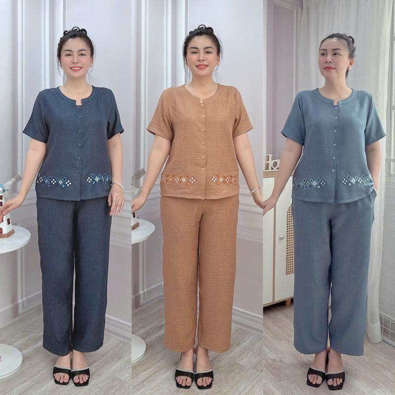 Đồ Bộ Trung Niên Đũi Vân Mây Cao Cấp Mềm Mát, Hoạ Tiết Thêu Tinh Xảo, Nút Cài Trước Tiện Lợi, Có Size, Bigsize, Áo, thun, bộ trung niên cho mẹ, đồ bộ trung niên u50, bộ đũi trung niên cho mẹ, đồ bộ 9 tấc, đồ bộ người già, set đồ trung niên, đồ bộ nữ mẹ