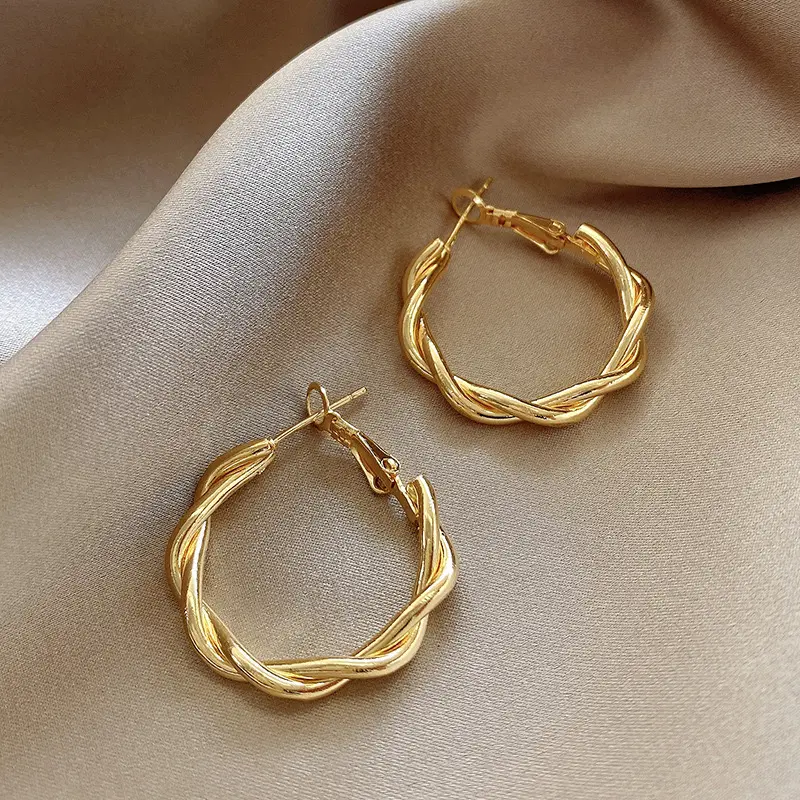 High End Metal Earrings, Women's Light Luxury Niche Design Earrings, Retro Round Earrings, Minimalist Temperament Earrings, Birthday Gift, Gold Jewelry, Fashionable and High-end Earrings chunky  earrings cute  earrings clip  earrings