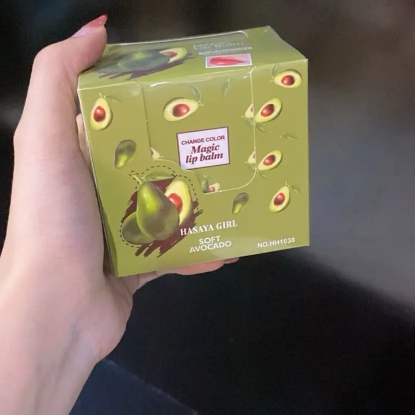 Magic lipbalm melembabkan bibir dan mencerahkan