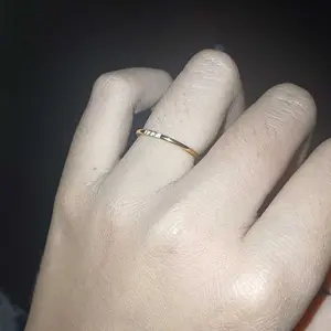 Cincin Titanium Tahan Karat Ultra-halus Berlian-set Sederhana Dan Modis Untuk Wanita Cocok Untuk