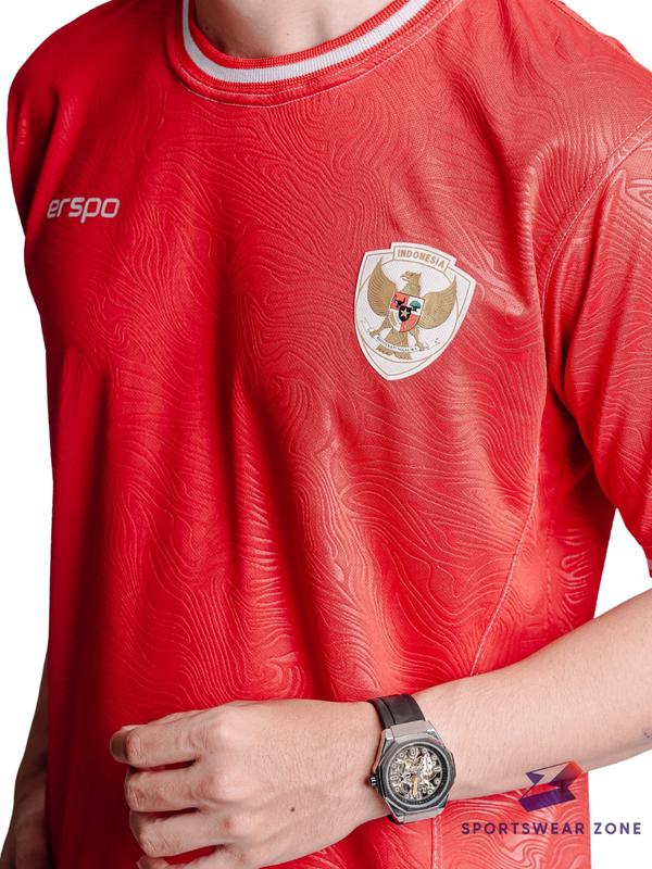 Jersey Timnas Indonesia Erspo Merah Home 2024 Lengan Pendek Pria Wanita Unisex Bahan Brazil Embos Terbaru Terlaris SportsWearZone 6