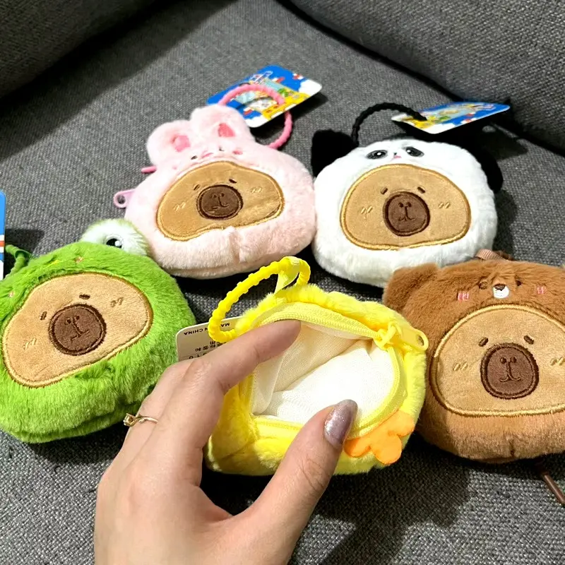 Gantungan Capybara Kostum 2