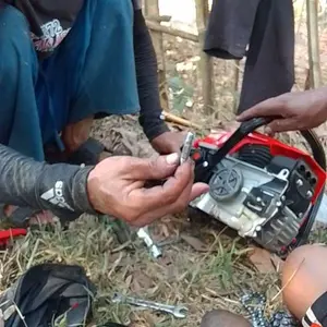 REAIM Mesin Potong Kayu 52CC 20inch Chainsaw 2Tak Untuk Gergaji Mesin Alat Outdoor Mesin Gergaji Kayu Gergaji Potong Pohon Kayu Pemotong Kayu Cepat & Irit Bahan Bakar Gergaji Mesin Portable Anti Macet - Untuk Kayu, Bambu & KebunMata Pisau Kuat Tahan Lama