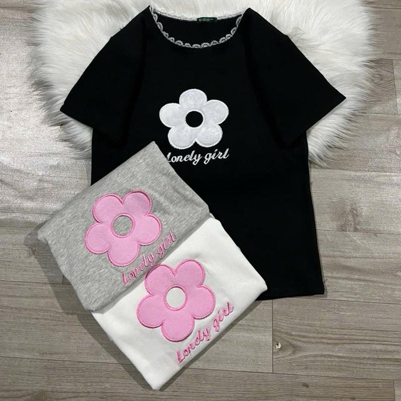 Áo thun babytee dáng ôm THÊU BÔNG HOA cổ phối ren mềm mịn mẫu mới 2025