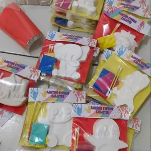 Gypsum mewarnai karakter anak