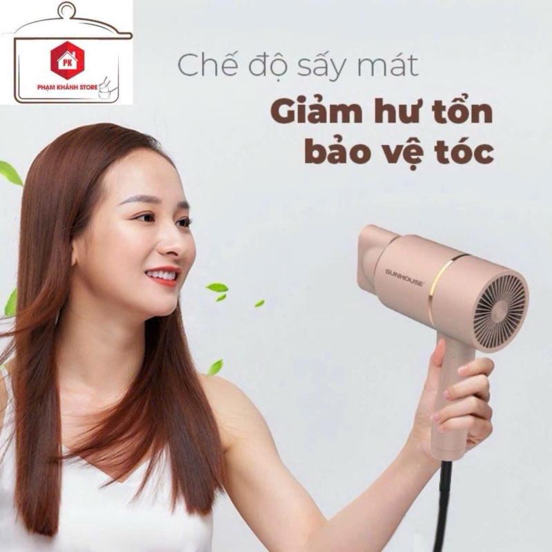 ￼ MÁY SẤY TÓC SUNHOUSE SHD2313 - Sấy khô tạo kiểu nhanh, 2 chế độ gió, công suất 1000W xịn xò Máy sấy tóc SUNHOUSE SHD 2313 Thiết kế sang trọng, hiện đại, luồng gió mạnh, sấy khô nhanh chóng, đây chắc chắn là chiếc máy sấy phù hợp cho b