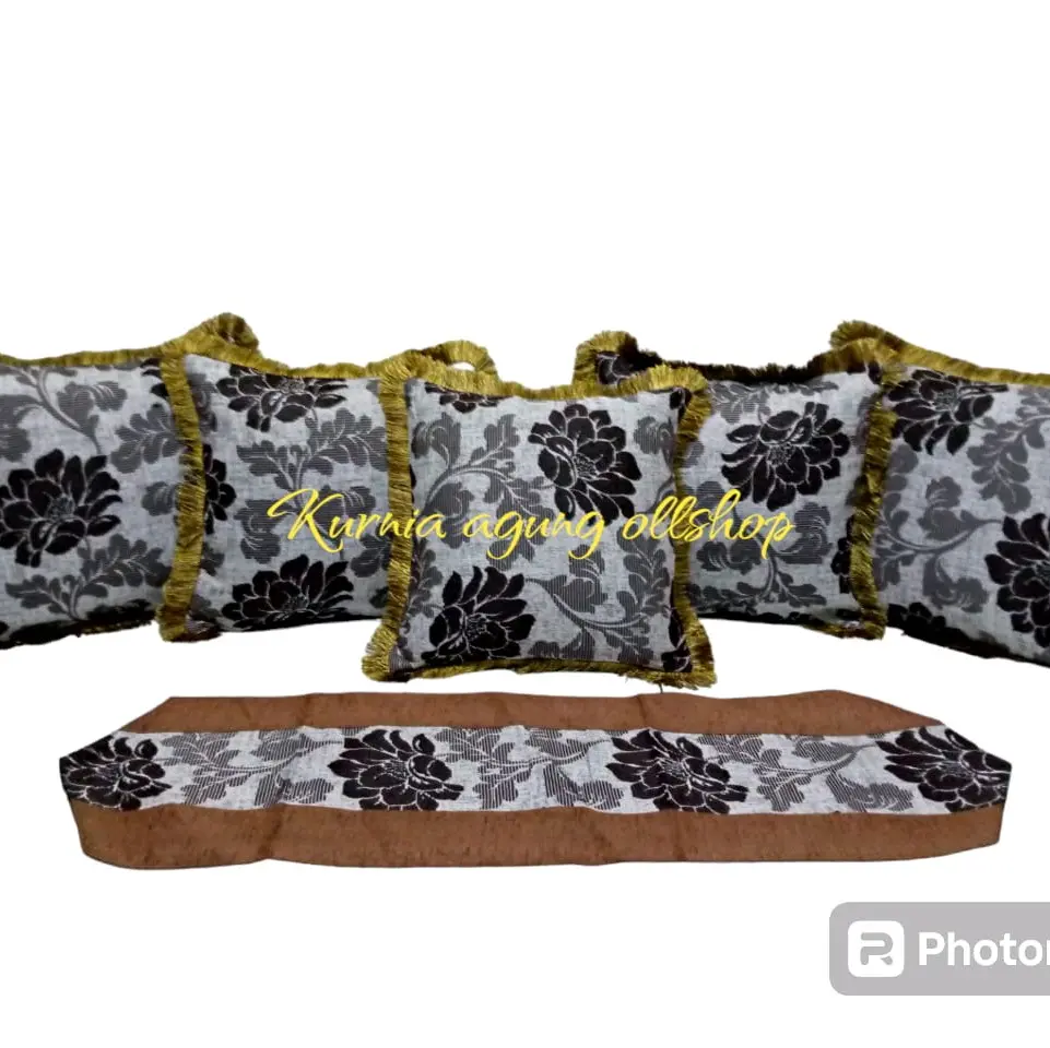 Sarung Bantal sofa beludru dan belgi rumbai ukuran 40x40cm.