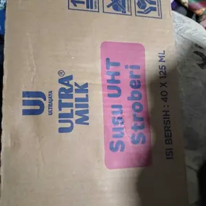 Susu UHT Ultra Strawberry 125 ml/ susu ultra strawberry 125 ml / dus Stroberi Milk