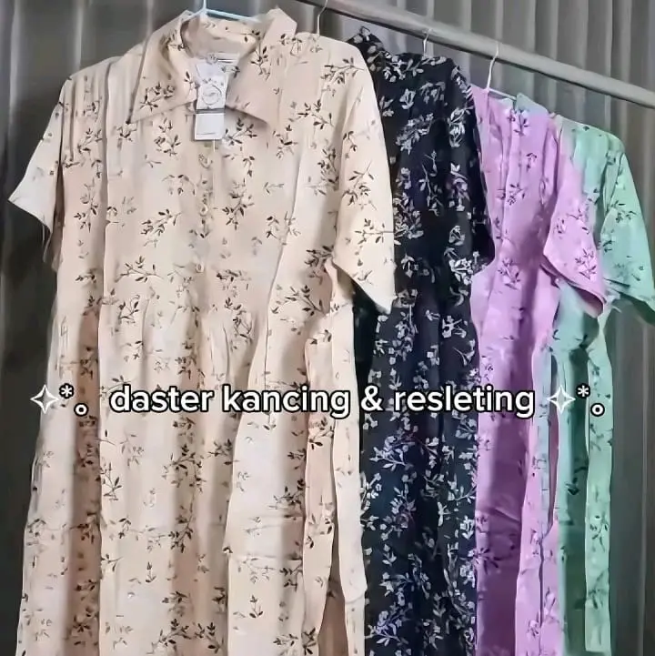 DASTER RAYON PREMIUM WANITA -DASTER KANCING & RESLETING (BUSUI FRIENDLY) MOTIF KEKINIAN VIRAL
