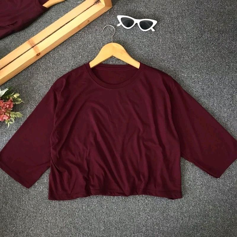 Kaos Crop Oversize dan Sport, Model Terbaru Atasan Wanita 2