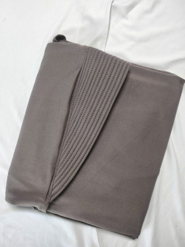 100 Ribu 6 Pcs L Hijab Hamidah Pinguin Oval Jersey Premium BY SANIN Hitam