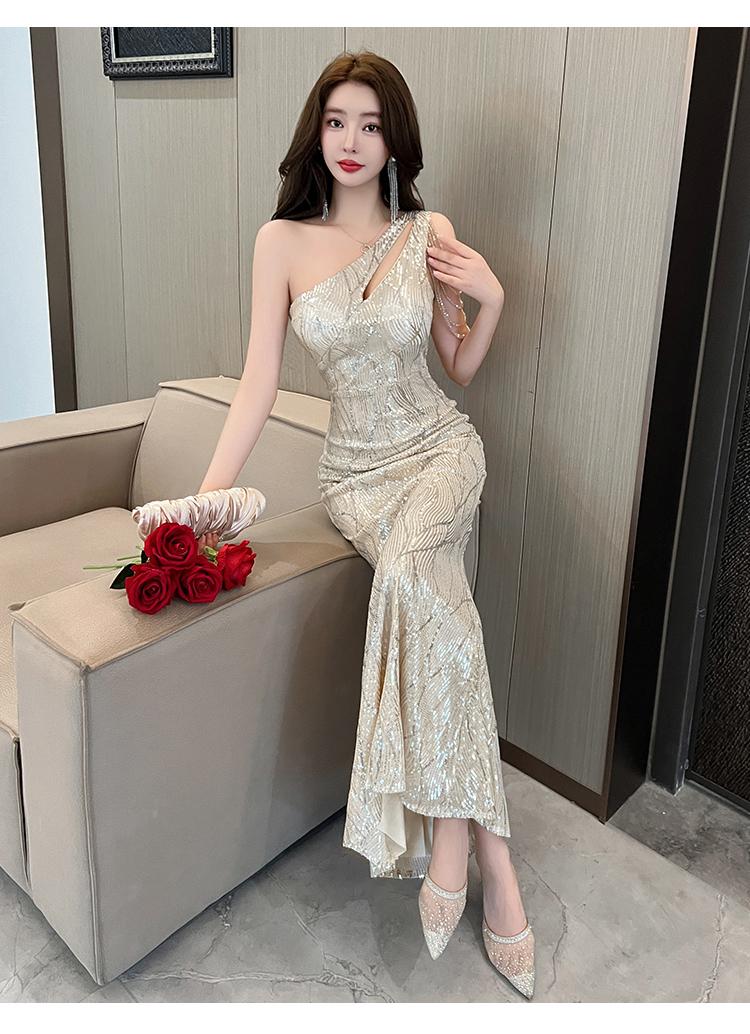 Ready stock ship at the same day Silver sequined evening dress women's new light luxury niche high-end high-end temperament celebrity beautiful fishtail skirt