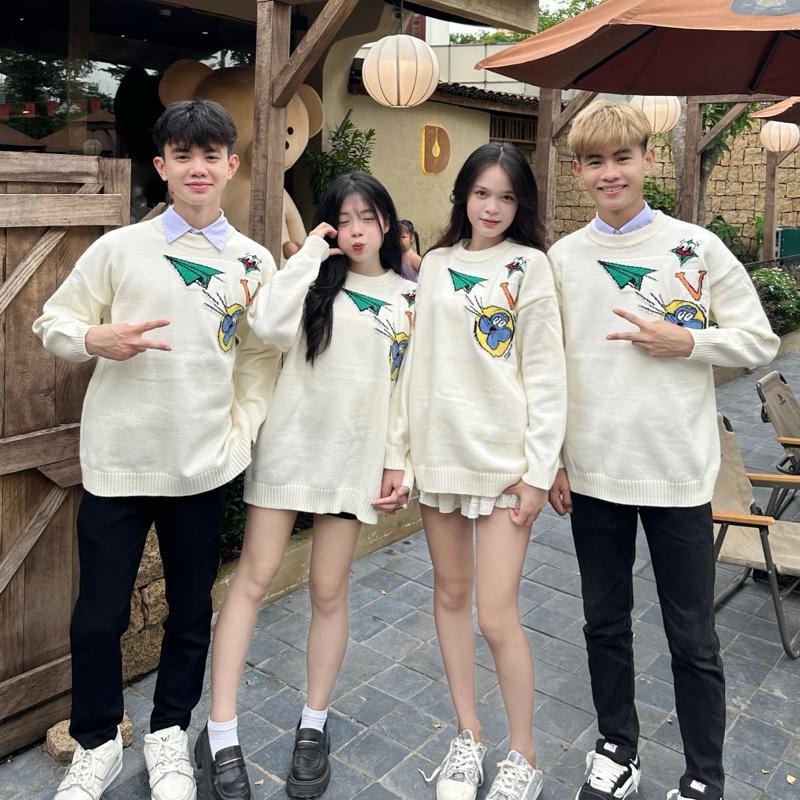 ÁO LEN CỔ TRÒN NAM NỮ  CHỮ V VUI TƯƠI SANG CHẢNH