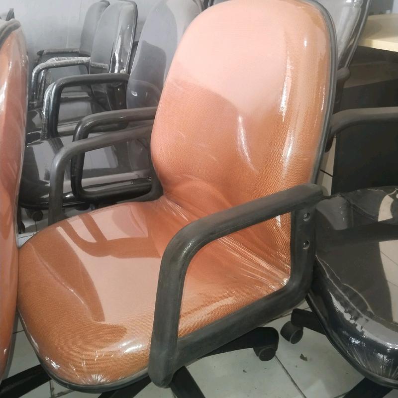 KURSI KANTOR STAFF MANAGER TIPE L HIDROLIK PUTAR SERBAGUNA 3