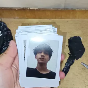 Cetak Foto Polaroid Custom . Ukuran 2R Paket Isi 25 50 75 100 150 200 Pcs Warna Bervariasi Kertas Art Carton 260 Gsm