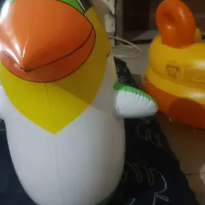 Mainan Tinju Tinjuan Penguin Goyang Bayi Anak Tiup Bawah Pasir Samsak Pinguin