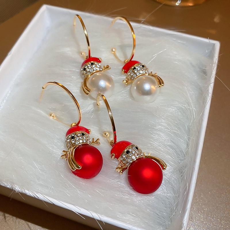 Product Introduction of New autumn and winter silver needle studded pearl snowman Christmas earrings with fashionable design and versatile temperament 1
