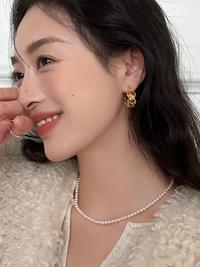 Gambar EAR PARTNER - S925 Anting-anting lingkaran zirkon indah gaya Hong Kong temperamen retro Prancis dengan desain khusus, anting-anting fesyen mewah kelas atas yang ringan untuk wanita - Emas dari EAR PARTNER Kota Administrasi Jakarta Utara 5 Tokopedia