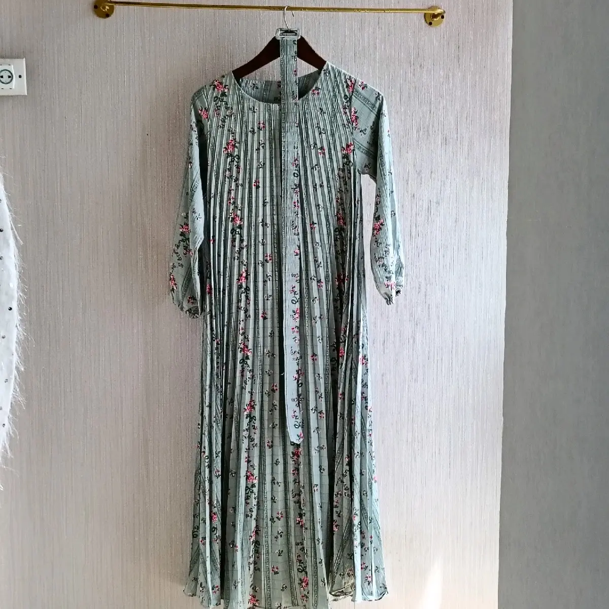 gamis plisket crinkel motif bunga