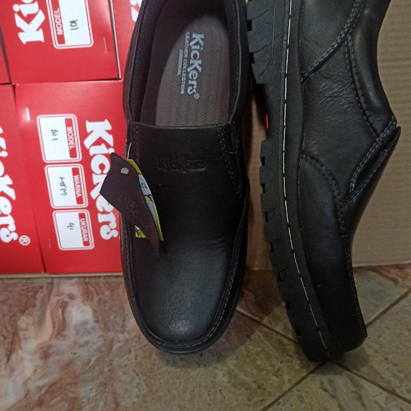 Sepatu Kulit pria asli Full Hitam dengan Sol Karet Lentur Anti-Selip dan Lem Kuat dan dijahit keliling pinggir nya Shoes. Flat 3