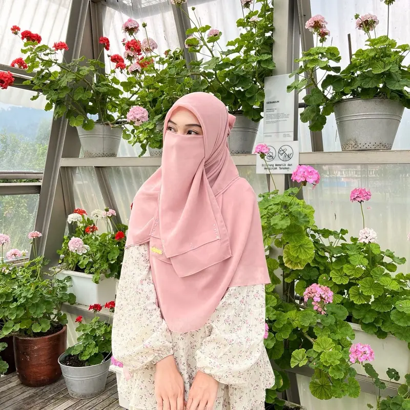 Khimar segi empat Haura set cadar payet dan bros ekor panjang 4