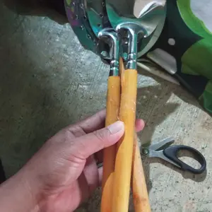 Set 2 spatula 1 serok paket menggoreng  dengan gagang kuning dan desain perforasi untuk memasak lebih efisien