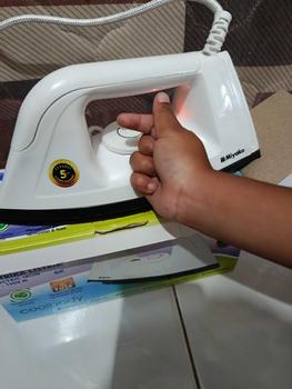 Product Review of MIYAKO Setrika Listrik EI 1008M - 395W EI1008 M from z**a r**~ 0