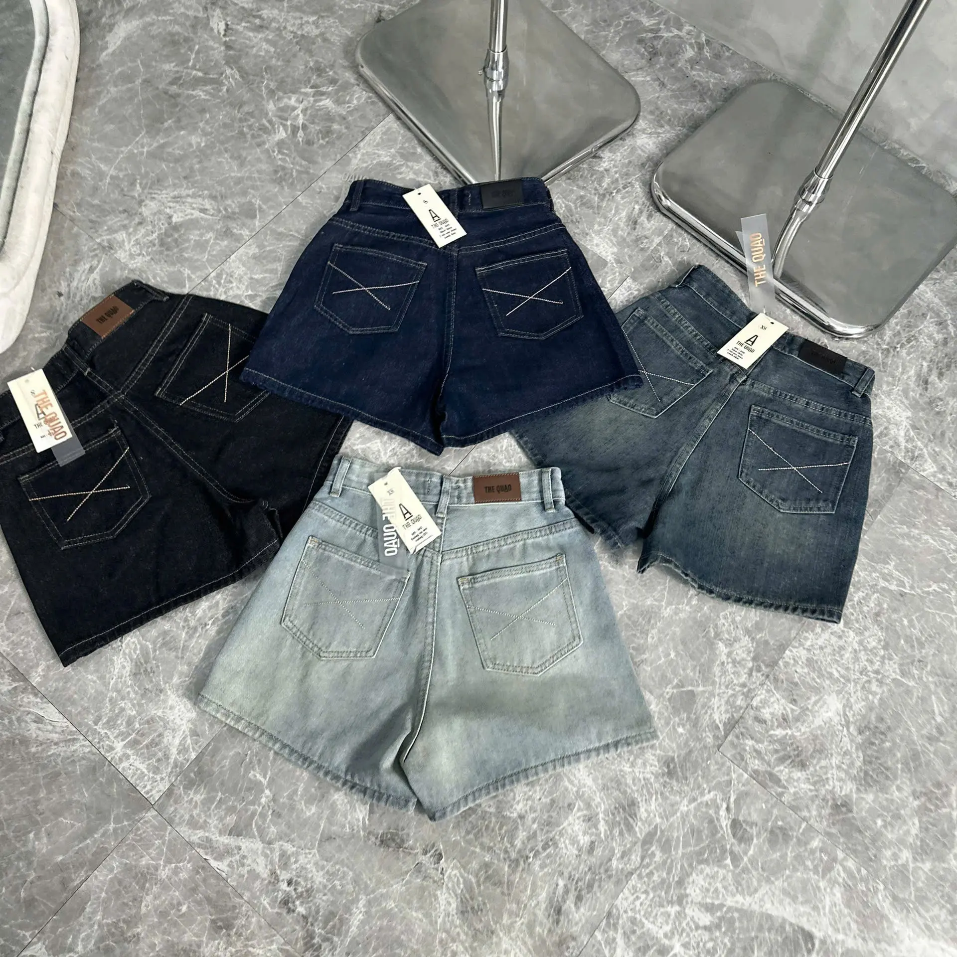 THE QUẠO - Quần Short Jean Nữ Lưng Cao Thêu Túi Sau S1203_614