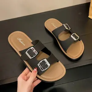 [Promosi] Sandal wanita mode terbaru 2026, sandal datar, sandal retro, sandal pantai, sandal santai, sandal selangkah lembut COD