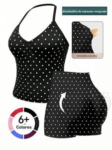 Conjunto deportivo moderno para entusiastas del fitness, top halter con estampado de lunares y shorts, ideal para gimnasio, yoga y correr en verano