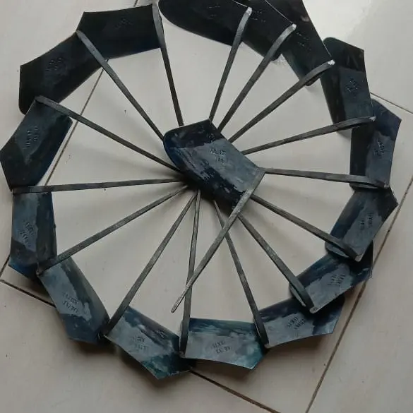 Alat Pembersih Rumput Tengkuit Rumput / Cangkul kini / Corek sampah