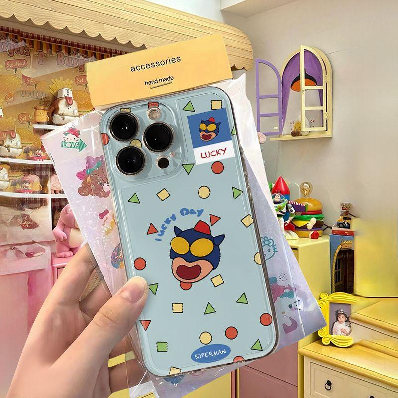 Vỏ lưng iPhone siêu nhân Action Kamen Crayon Shin Chan Lucky ngày vui họa tiết…
