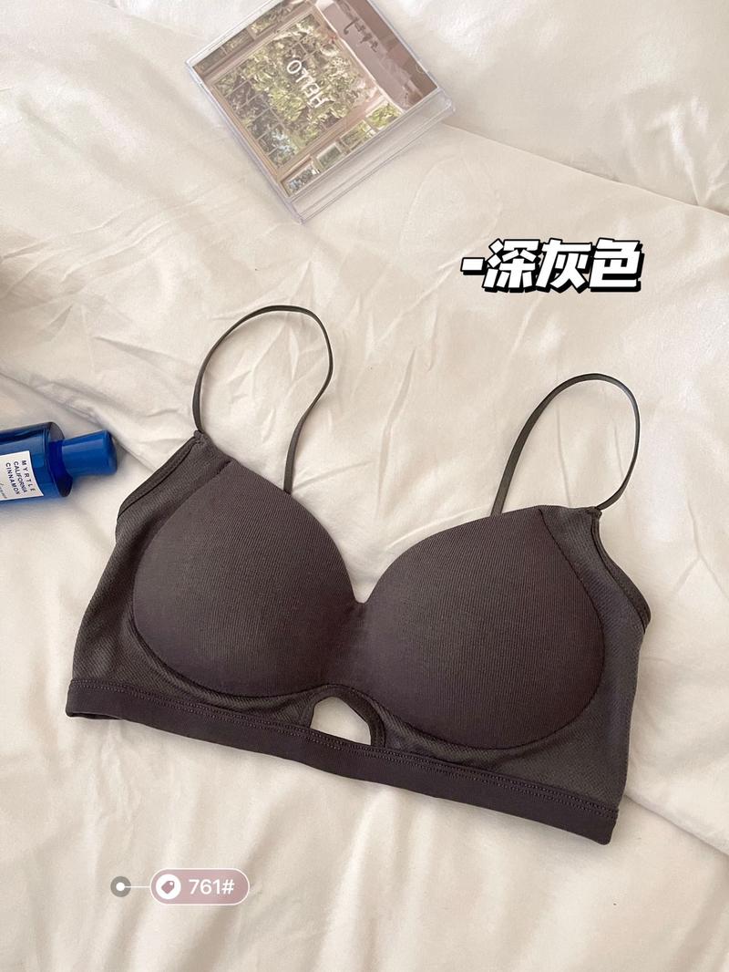 Product Introduction of Seamless Back Underwear for Women with Comfortable Belt, Chest Cushion, Hollow Back Fixed Cup, Sweet Chest Deep V Women's strapless 21