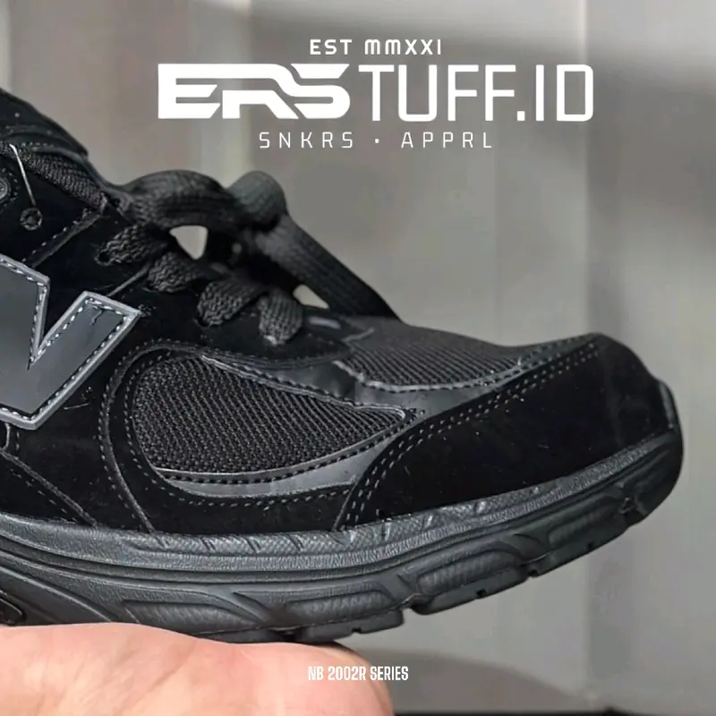 Sepatu Olahraga New 2OO2R Full Hitam Pria  Wanita | Good Material 0